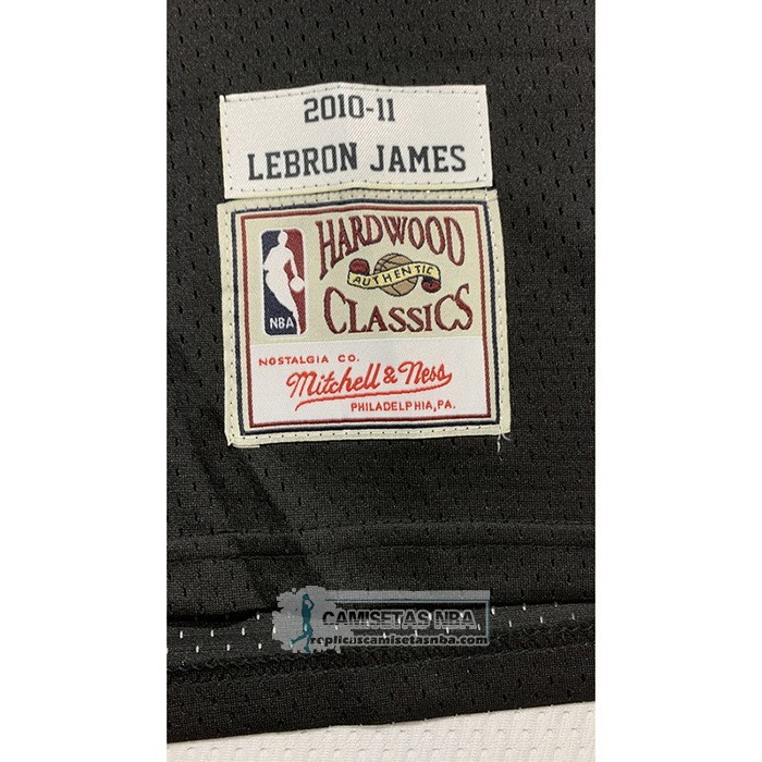 Camiseta Miami Heat LeBron James NO 6 Mitchell & Ness 2010-11 Negro